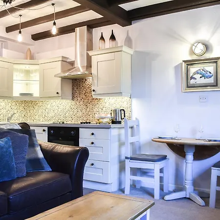 Holiday home Sea Dog - Uk42479