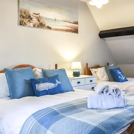 Sea Dog - Uk42479 Holiday home Whitby