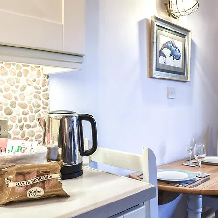 Holiday home Sea Dog - Uk42479